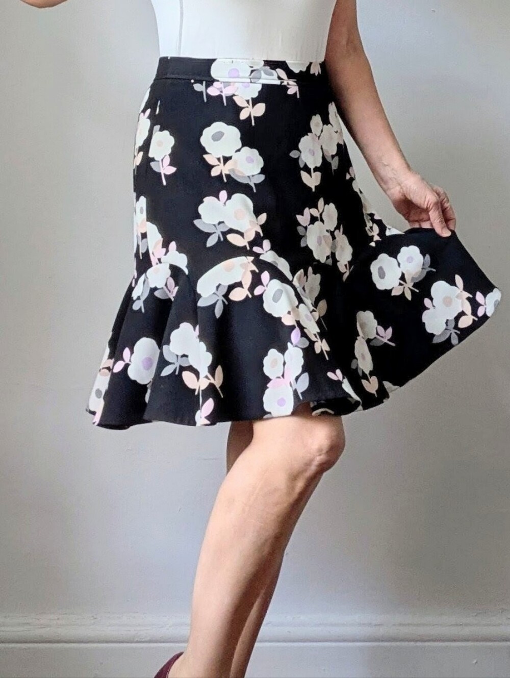 Kate Spade Black Posy Floral Print Ruffled Hem Mini Skirt Size 2